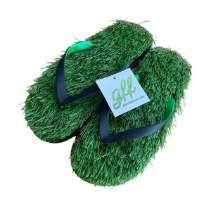 GFF Grass Flip Flops Women Size Medium (9.5 - 10.5) New With Tags
Super Comfy